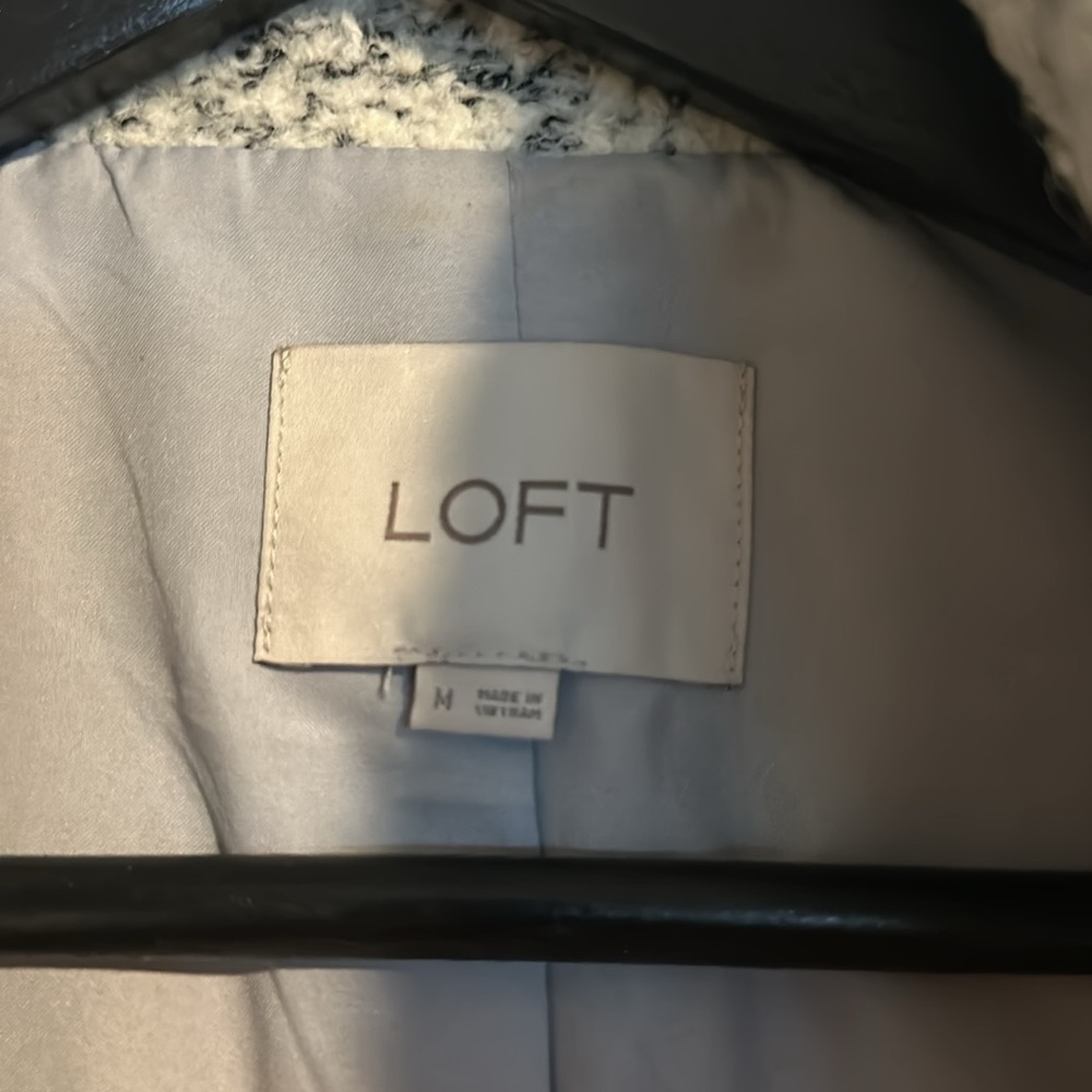 Women’s LOFT wool blend mock neck coat. Like new. Size medium. - Picture 2 of 4